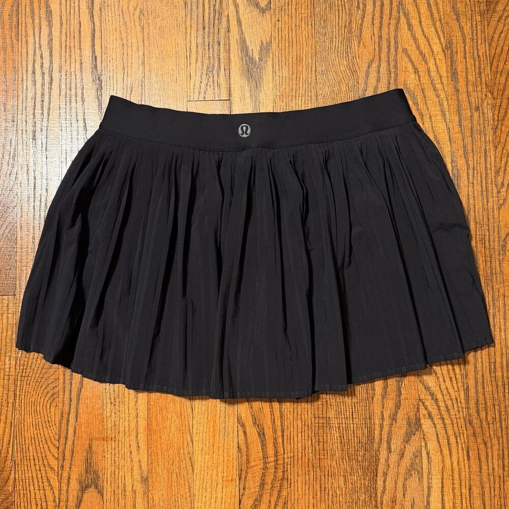 Lululemon Women’s Size 12 Black Pleat To Street lll Mid Rise Skirt 14” W/Liner